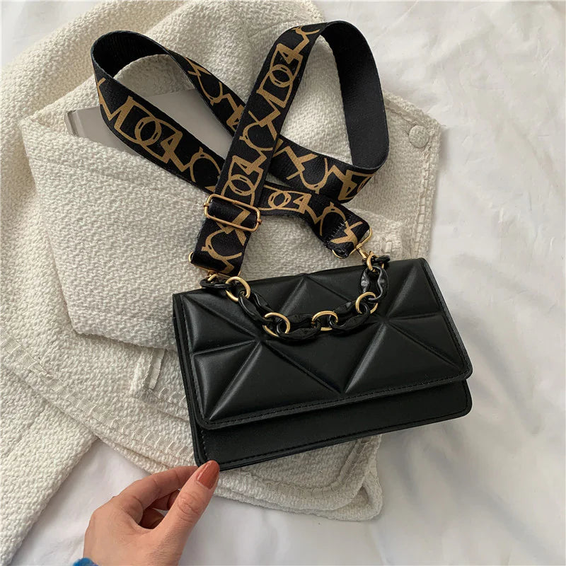 Chic Women's Shoulder Bag - Fall 2022 Fashion Trend